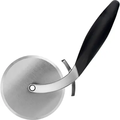 Microplane Kráječ na pizzu s děrovačem, černý