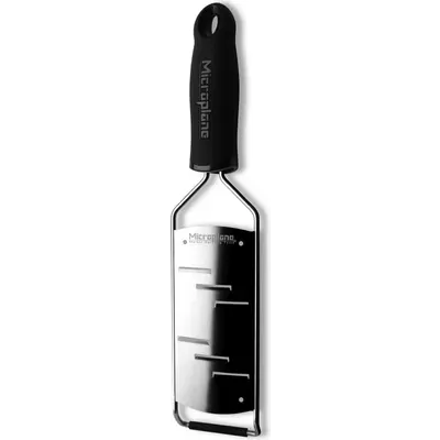Microplane Struhadlo Gourmet širší proužky černá rukojeť