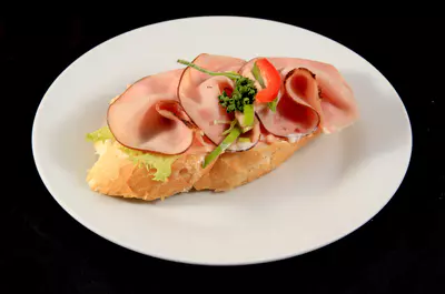 Recept na domácí veku + 16 nápadů, jak ozdobit chlebíčky