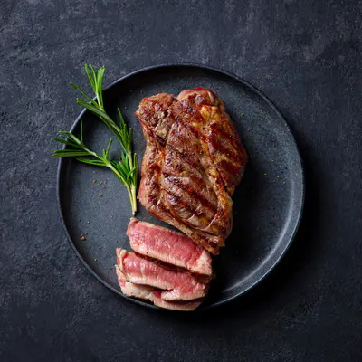 Jak udělat steak na pánvi: jednoduchý návod pro perfektní výsledek