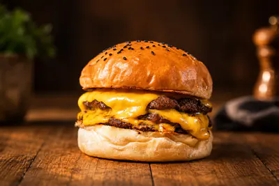 Domácí smash burger s lahodnou brioškovou bulkou