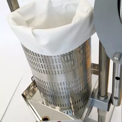 VARES Mnichovice a.s. Lis na ovoce HYDRAULIC 18 L nerez, vč. textilní vložky a kohoutku (3)