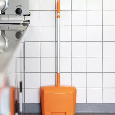 Vikan Sada uzavíratelná M lopatka a smeták 370mm zelená 56652 (6)