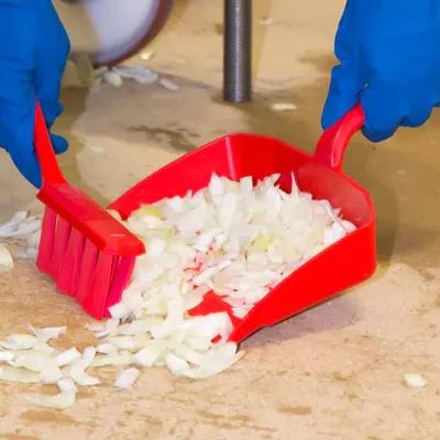 Vikan Smetáček s rukojetí UST střední - žlutý (2)