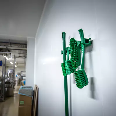 Vikan Kartáč s krátkou rukojetí měkký - bílý (6)