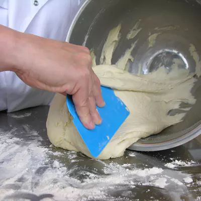 Vikan Škrabka flexibilní ruční 360° - žlutá (3)