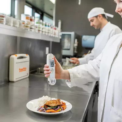 Testo Teploměr 104 IR BT + vpich.čidlo, bezdotyk., kalibrace (5)