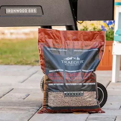 TRAEGER Dřevěné pelety FSC Signature blend 9kg (3)