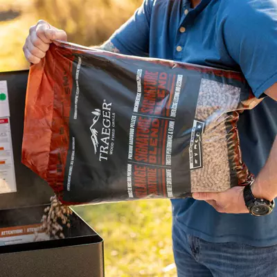 TRAEGER Dřevěné pelety FSC Signature blend 9kg (4)
