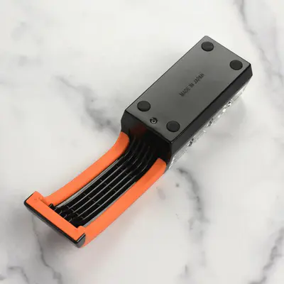 Yaxell Japan Ostřič nožů  YAXELL 3 (3)