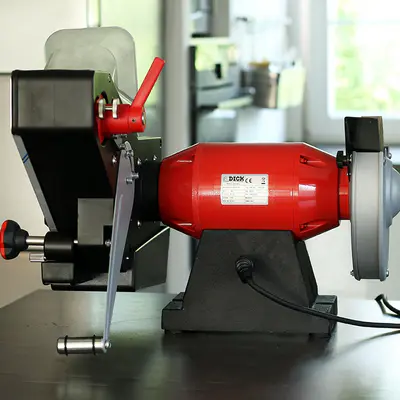 F. Dick Bruska pásová SM-130 (2)