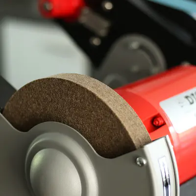 F. Dick Bruska pásová SM-130 (4)