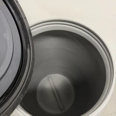 Sud šedý 180 l (2)