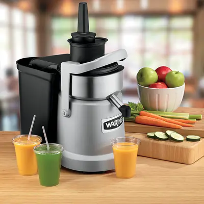 WARING COMMERCIAL Odšťavňovač ovoce a zeleniny s vyhazováním dužiny WJX90XE (4)