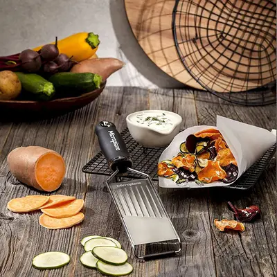 Microplane Struhadlo Gourmet na plátky černá rukojeť (2)