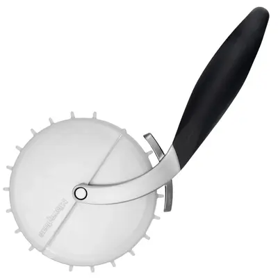 Microplane Kráječ na pizzu s děrovačem, černý (2)