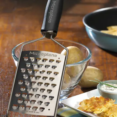Microplane Struhadlo Gourmet ultrahrubé černá rukojeť (2)