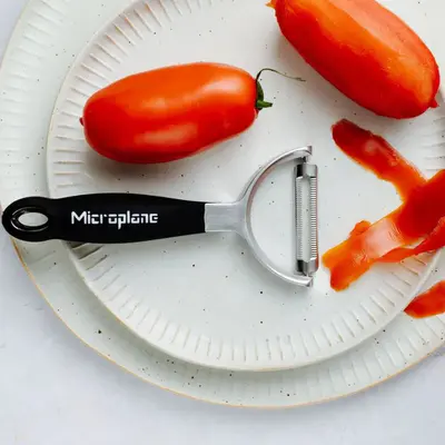 Microplane Škrabka Professional příčná vroubkovaná, černá (2)