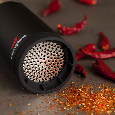 Microplane Mlýnek na chilli, černá (3)