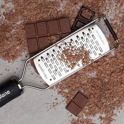 Microplane Struhadlo Gourmet na tenké proužky černá rukojeť (3)