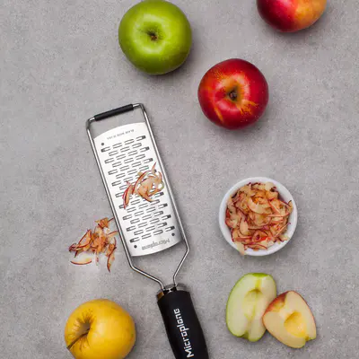 Microplane Struhadlo Gourmet na tenké proužky černá rukojeť (4)