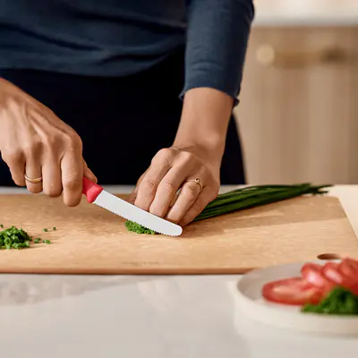 Victorinox Nůž na rajčata 11 cm červený (4)