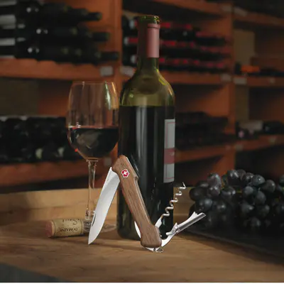 Victorinox Nůž kapesní WINE MASTER WOOD 130 mm (2)