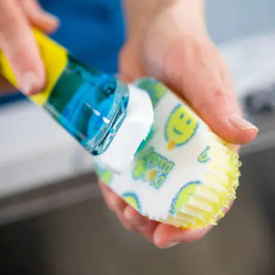 Scrub Daddy Houbička na mytí nádobí, s rukojetí a dávkovačem saponátu - Dish Daddy (4)
