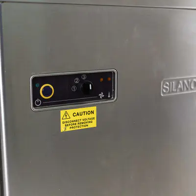 Silanos Myčka E1300 B + dva nerezové stoly (4)