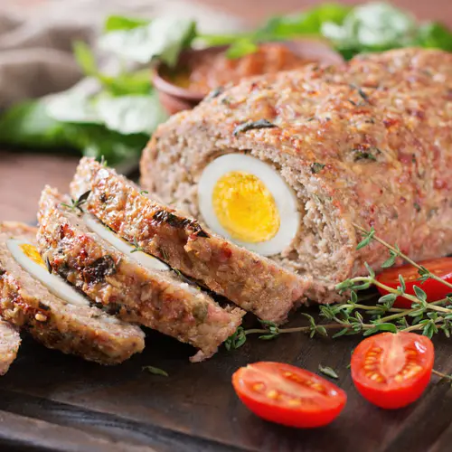 Velikonoční sekaná s kopřivou a vejcem.jpg