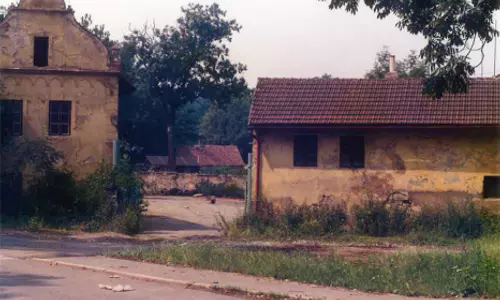 1993 - Stavba pobočky Hrdlořezy - galerie 1.jpg