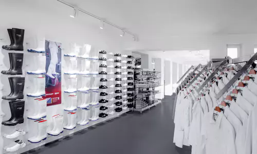 18 prodejna - obuv a oblečení.jpg